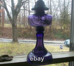 1890s ANTIQUE PICKARD PATTERN AMETHYST GLASS OIL LAMP WITH 1883 DATED BURNER