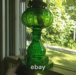 1890s ORIGINAL GREEN GLASS FISHSCALE WITH CABLE FONT OIL LAMP FINDLAY COMPLETE