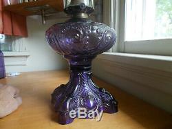 ANTIQUE 1890s BEAUTIFUL AMETHYST GLASS PRINCESS FEATHER OIL LAMP COMPLETE NICE