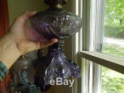 ANTIQUE 1890s BEAUTIFUL AMETHYST GLASS PRINCESS FEATHER OIL LAMP COMPLETE NICE