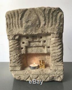 ANTIQUE/VINTAGE INDIAN SANDSTONE NICHE FOR WALL MOUNTED OIL OR GHEE LAMP. 19th c