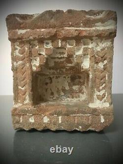 ANTIQUE / VINTAGE INDIAN SANDSTONE NICHE. WALL MOUNTED OIL OR GHEE LAMP. 19th c