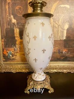 A BEAUTIFUL Victorian Style Colonial Ware Parlor Oil Lamp