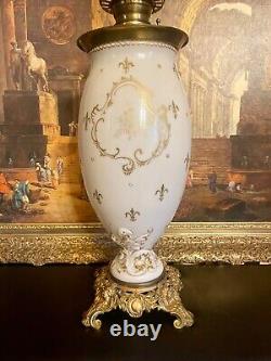 A BEAUTIFUL Victorian Style Colonial Ware Parlor Oil Lamp