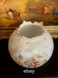 A BEAUTIFUL Victorian Style Colonial Ware Parlor Oil Lamp