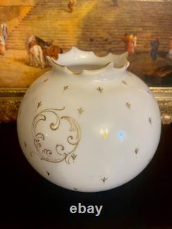 A BEAUTIFUL Victorian Style Colonial Ware Parlor Oil Lamp
