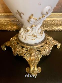 A BEAUTIFUL Victorian Style Colonial Ware Parlor Oil Lamp