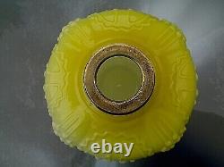 A Good Quality Large Primrose Yellow Victorian Twin Duplex Oil Lamp Font