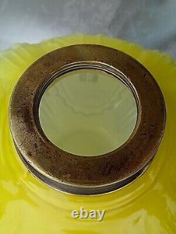 A Good Quality Large Primrose Yellow Victorian Twin Duplex Oil Lamp Font