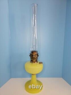 Aladdin Model B Yellow Moonstone Vertique Kerosene Oil Lamp 1938 Antique Chimney