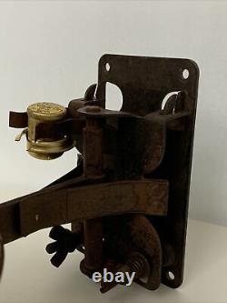 Aladdin Railroad Caboose Oil Lamp With Nashville Model B Burner And Wall Bracket