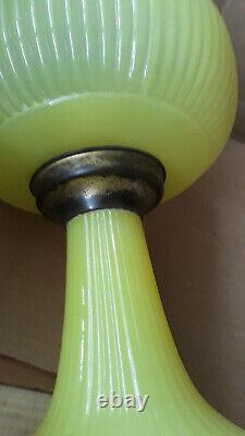 Antique Aladdin Yellow Oil Lamp WithChimney Model B Patent Pending