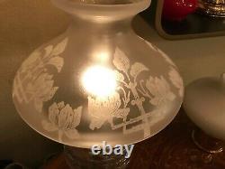 Antique Brass Oil Kerosene Lamp Beautiful Glass Shade