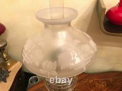 Antique Brass Oil Kerosene Lamp Beautiful Glass Shade