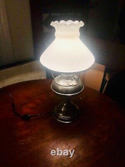 Antique Jr. RAYO oil lamp electrified but can convert back to oil- great shape