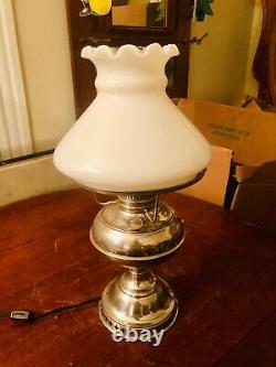 Antique Jr. RAYO oil lamp electrified but can convert back to oil- great shape