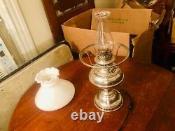 Antique Jr. RAYO oil lamp electrified but can convert back to oil- great shape