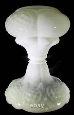 Antique Massive Opaque White Glass PRINCE EDWARD Oil Kerosene Lamp THURO 1, 279G
