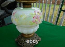 Antique Victorian GWTW Parlor Oil Lamp with Dogwood Flowers Signed C L & G 21 T