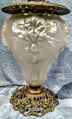 Antique Victorian Regal Iris satin glass GWTW gone with wind banquet oil lamp