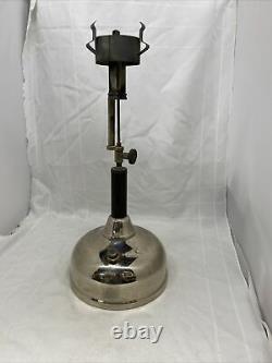 BEAUTIFUL EARLY 1900s COLEMAN LAMP WITH GLOBE