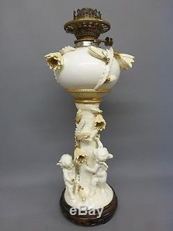 EXCELLENT MOORE Bros ENGLISH PORCELAIN OIL LAMP CIRCA 1870-80 No1