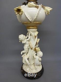 EXCELLENT MOORE Bros ENGLISH PORCELAIN OIL LAMP CIRCA 1870-80 No1