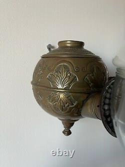 Fleur-De-Lis Antique Brass Single Burner Oil Kerosene Wall Lamp