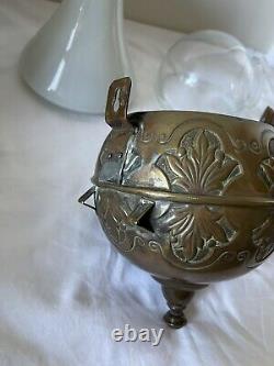 Fleur-De-Lis Antique Brass Single Burner Oil Kerosene Wall Lamp