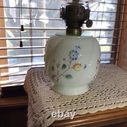 Nice Antique Hand Painted 16 1/2 White Lattice GWTW Oil Lamp With Shade & Wick