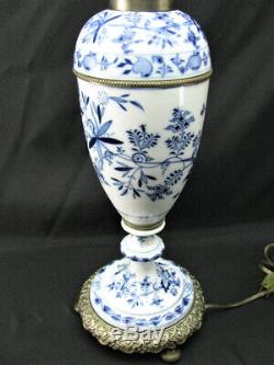 Signed Antique Meissen Porcelain Blue Onion Oil Lamp Electrified Exc Cond Works