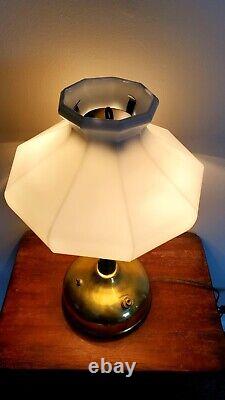 VINTAGE AKRON LAMP CO. OIL KEROSENE STYLE LAMP 19 with MILK GLASS SHADE