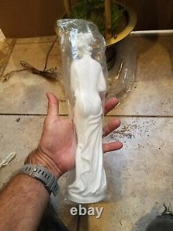 Vintage 1960's Fox Gold Oil Rain Lamp with White Greek Goddess 32 Table Model