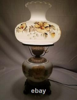 Vintage Gone with the Wind Hurricane Table Lamp Banquet oil kerosene Ruffle Top