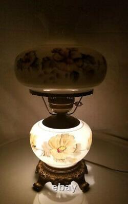 Vintage Gone with the Wind Hurricane Table Lamp Banquet oil kerosene Ruffle Top