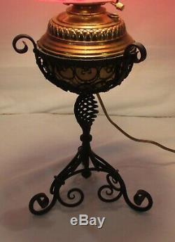 Vintage antique banquet parlor oil lamp with cranberry swirl design shade