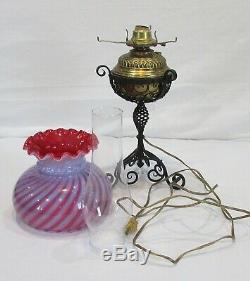 Vintage antique banquet parlor oil lamp with cranberry swirl design shade